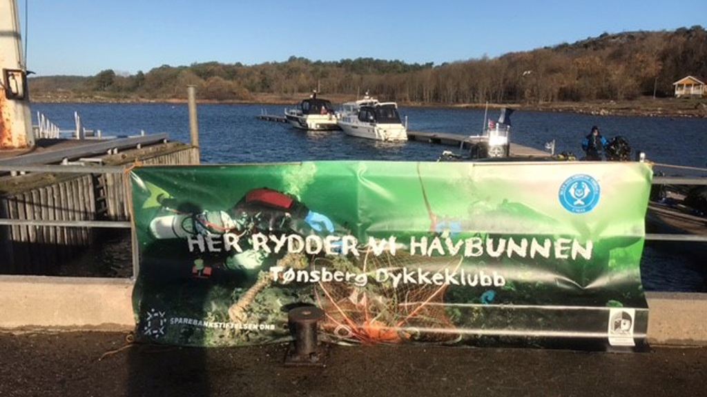 Tønsberg Dykkeklubb ryddet søppel på havbunnen i havna på Østre Bolæren